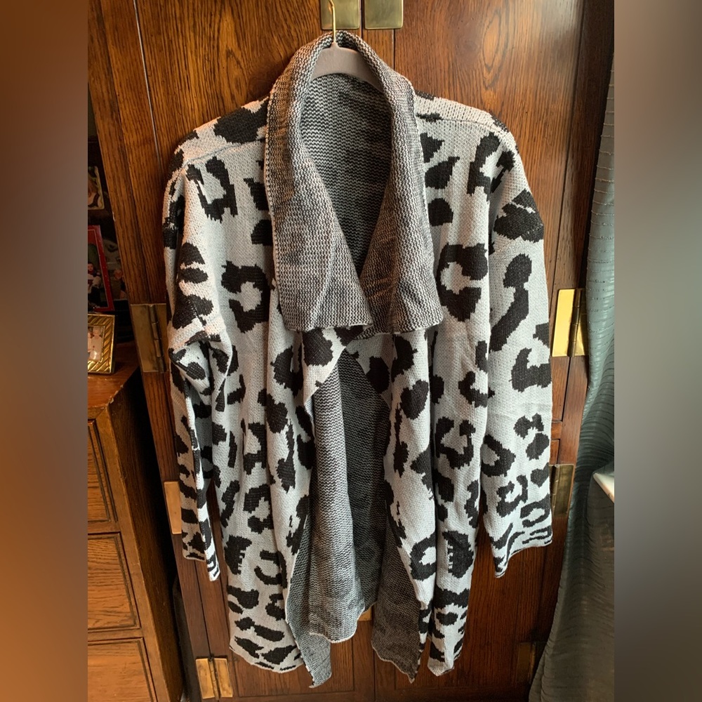 Women’s XL gray and black leopard print sweater NEW without tags